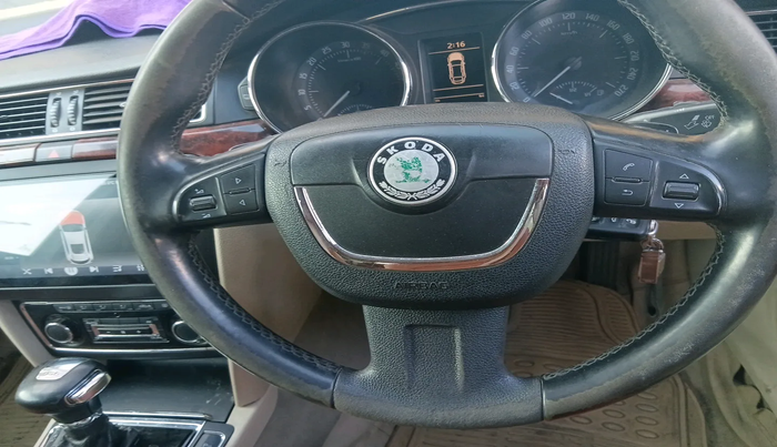 2011 Skoda Superb ELEGANCE 2.0 TDI CR AT, Diesel, Automatic, 1,25,086 km, interior