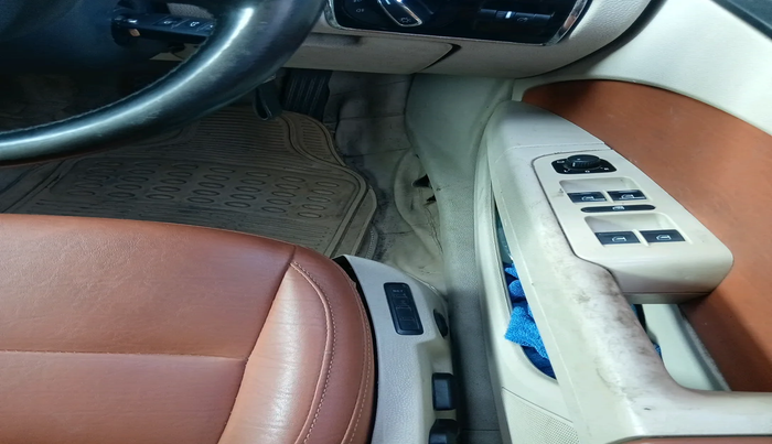 2011 Skoda Superb ELEGANCE 2.0 TDI CR AT, Diesel, Automatic, 1,25,086 km, interior