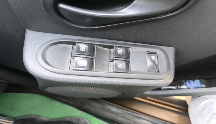 2016 Renault Duster 85 PS RXL DIESEL, Diesel, Manual, 1,61,917 km, interior