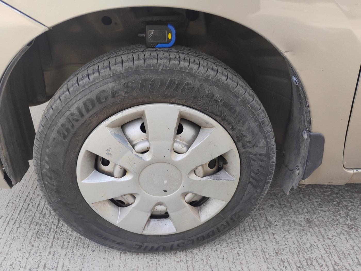 2014 Maruti Wagon R 1.0 LXI CNG, Petrol, Manual, 85,730 km, tyre