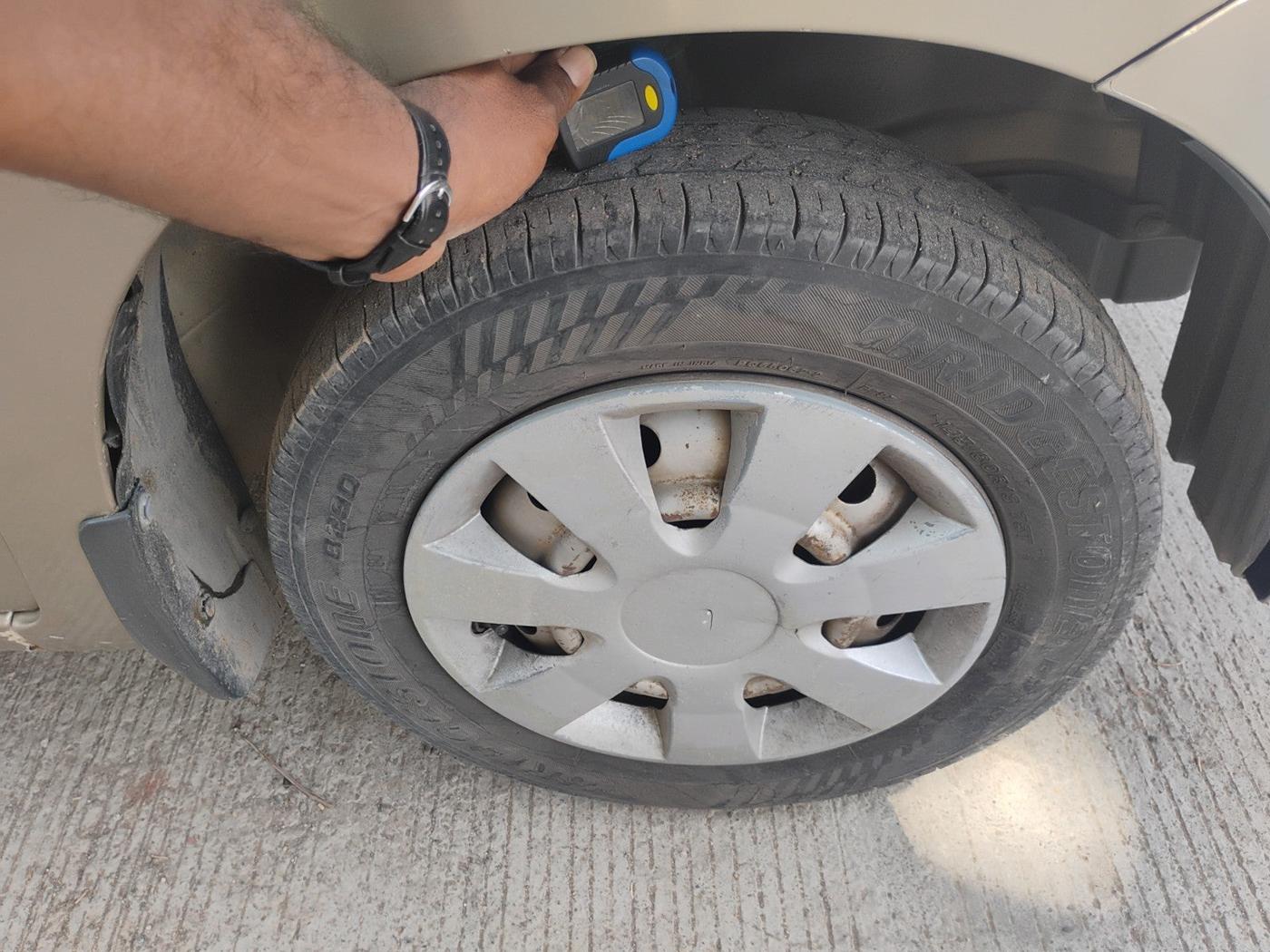 2014 Maruti Wagon R 1.0 LXI CNG, Petrol, Manual, 85,730 km, tyre