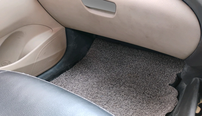 2018 Hyundai Eon MAGNA +, Petrol, Manual, 1,24,157 km, interior