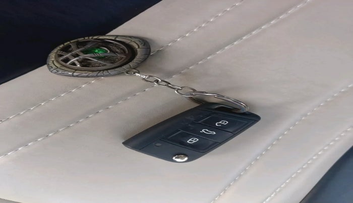 2023 Volkswagen VIRTUS HIGHLINE TSI 1.0 MT, Petrol, Manual, 10,110 km, interior