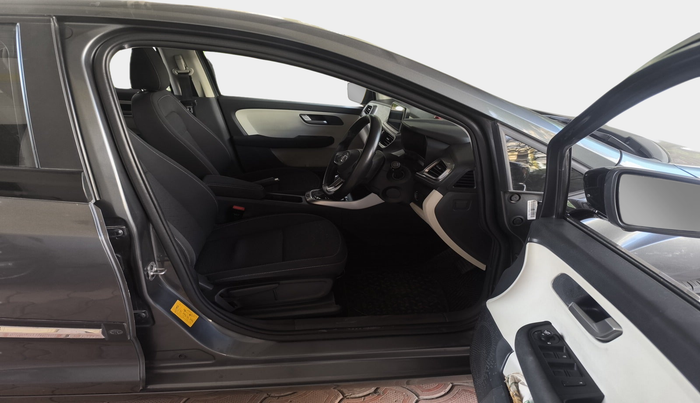 2023 Tata ALTROZ XZA + SUNROOF, Petrol, Automatic, 30,821 km, interior