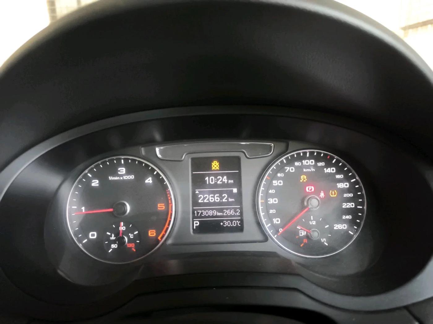 2016 Audi Q3 35 TDI Quattro, Diesel, Automatic, 1,73,089 km, interior