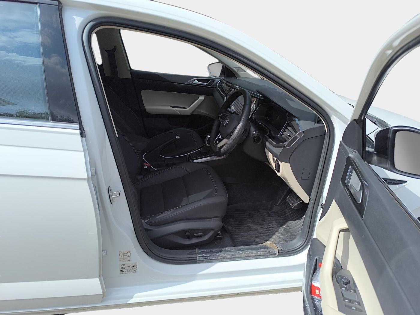 2025 Volkswagen VIRTUS GT PLUS TSI 1.5 EVO DSG, Petrol, Automatic, 4,222 km, interior