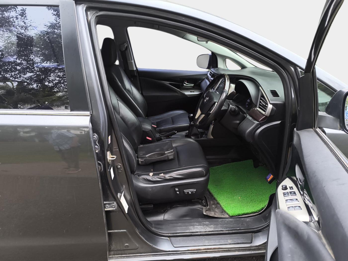 2017 Toyota Innova Crysta 2.4 ZX 7 STR, Diesel, Manual, 2,07,639 km, interior