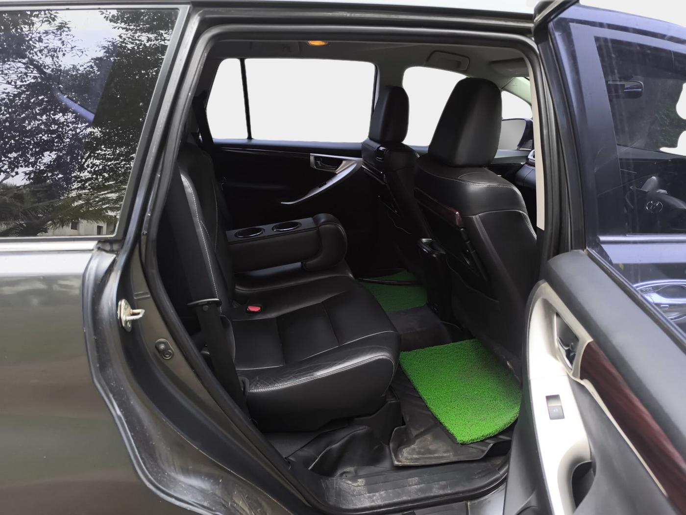 2017 Toyota Innova Crysta 2.4 ZX 7 STR, Diesel, Manual, 2,07,639 km, interior