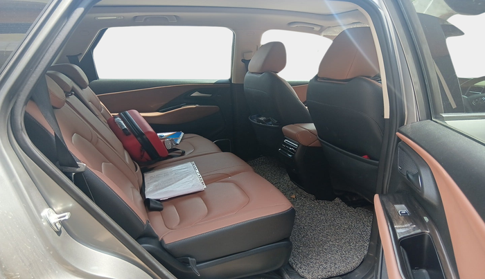 2023 MG HECTOR PLUS SAVVY PRO 1.5 TURBO CVT 7 STR, Petrol, Automatic, 63,867 km, interior