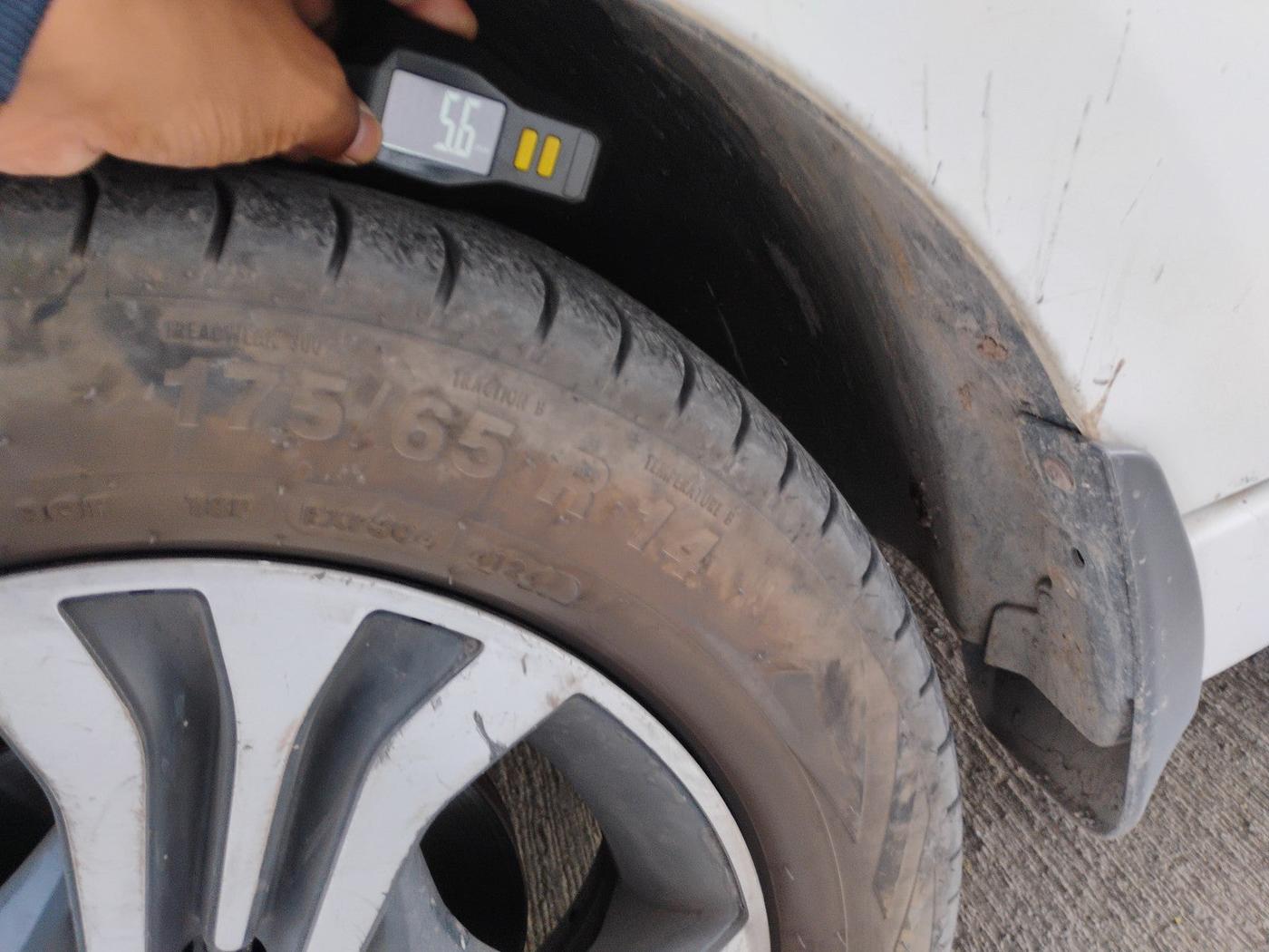 2023 Tata TIGOR XZ PLUS CNG, Petrol, Manual, 70,993 km, tyre