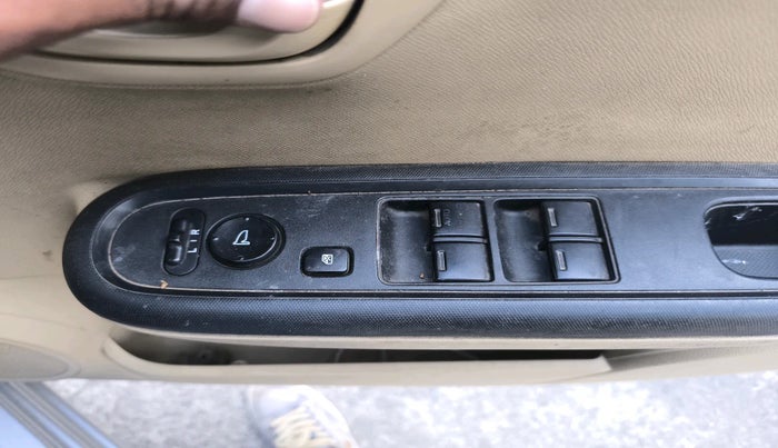 2014 Honda Mobilio 1.5L I-DTEC V, Diesel, Manual, 1,27,622 km, interior