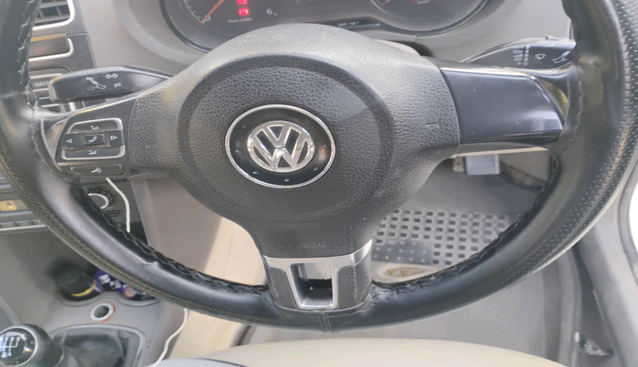 2013 Volkswagen Vento HIGHLINE DIESEL 1.6, Diesel, Manual, 1,98,883 km, interior