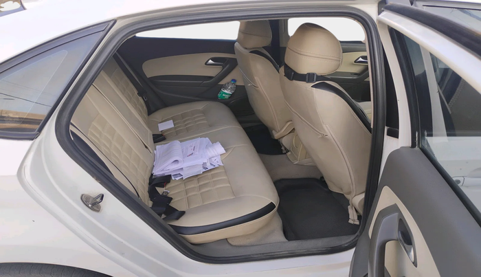 2013 Volkswagen Vento HIGHLINE DIESEL 1.6, Diesel, Manual, 1,98,883 km, interior