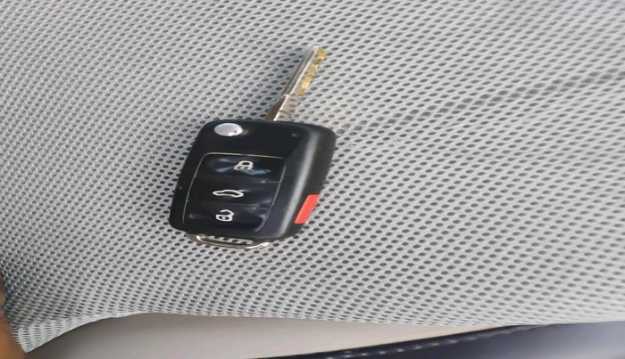 2013 Volkswagen Vento HIGHLINE DIESEL 1.6, Diesel, Manual, 1,98,883 km, interior