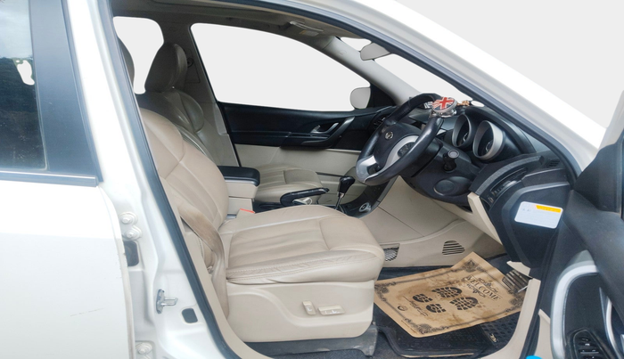 2017 Mahindra XUV500 W10 AT, Diesel, Automatic, 1,40,173 km, interior
