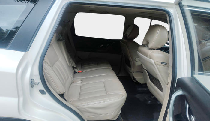 2017 Mahindra XUV500 W10 AT, Diesel, Automatic, 1,40,173 km, interior