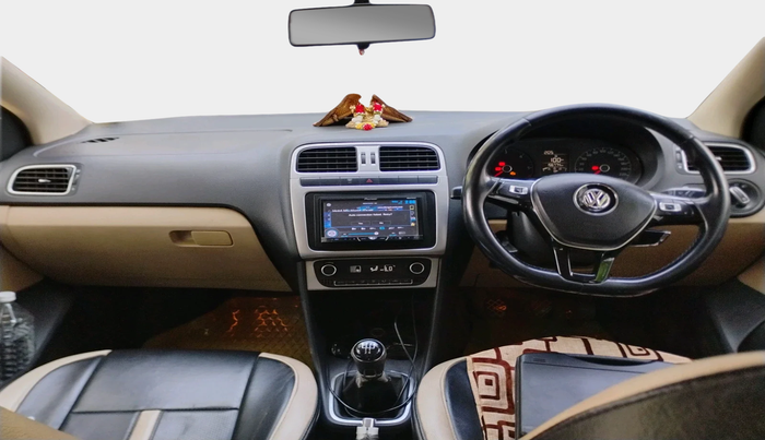 2014 Volkswagen Polo HIGHLINE1.5L, Diesel, Manual, 1,56,774 km, interior