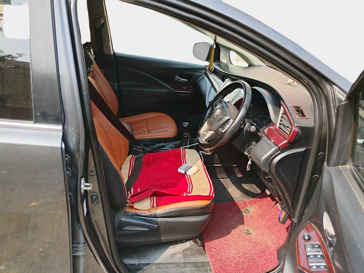 2016 Toyota Innova Crysta 2.4 GX 8 STR, Diesel, Manual, 1,26,318 km, interior