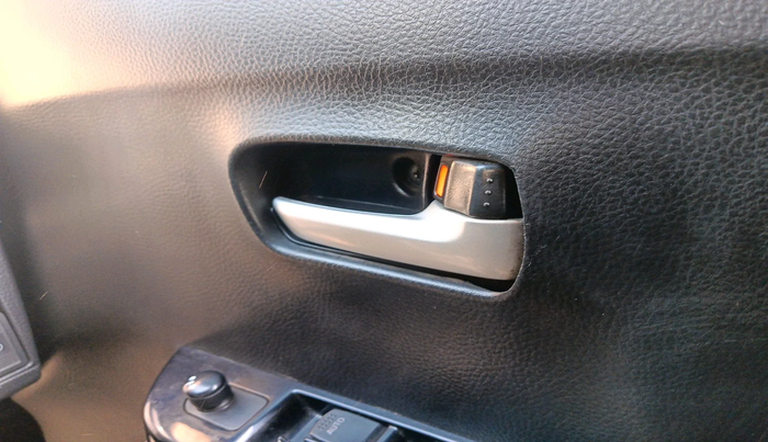 2017 Maruti Wagon R 1.0 VXI AMT, Petrol, Automatic, 37,744 km, interior