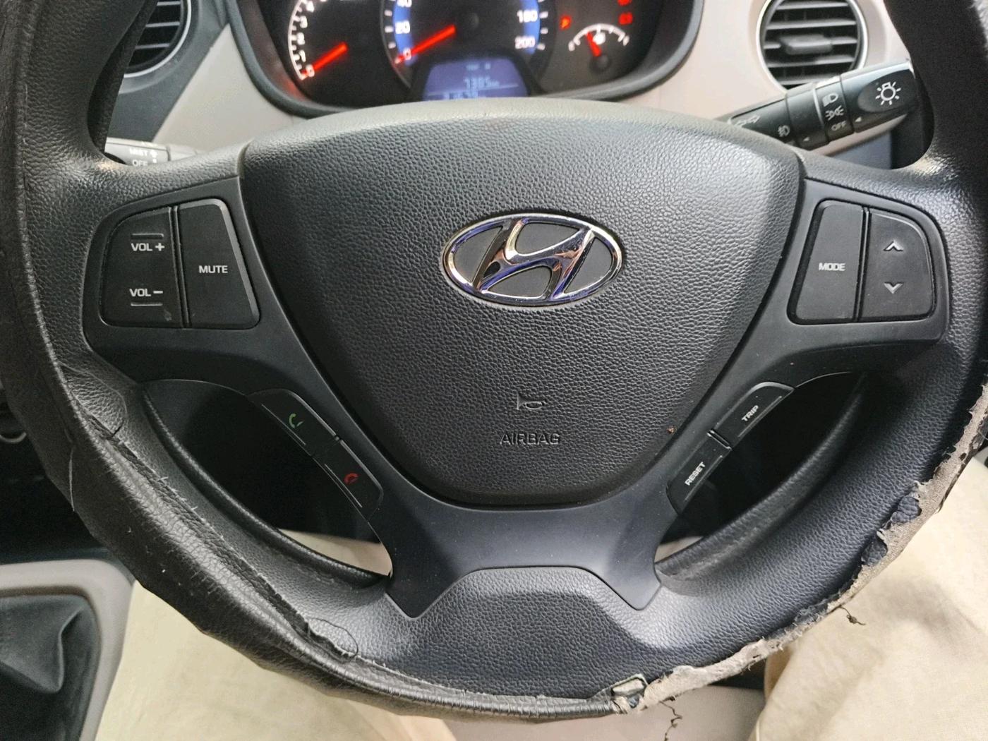 2016 Hyundai Xcent S 1.2, Petrol, Manual, 2,20,000 km, interior