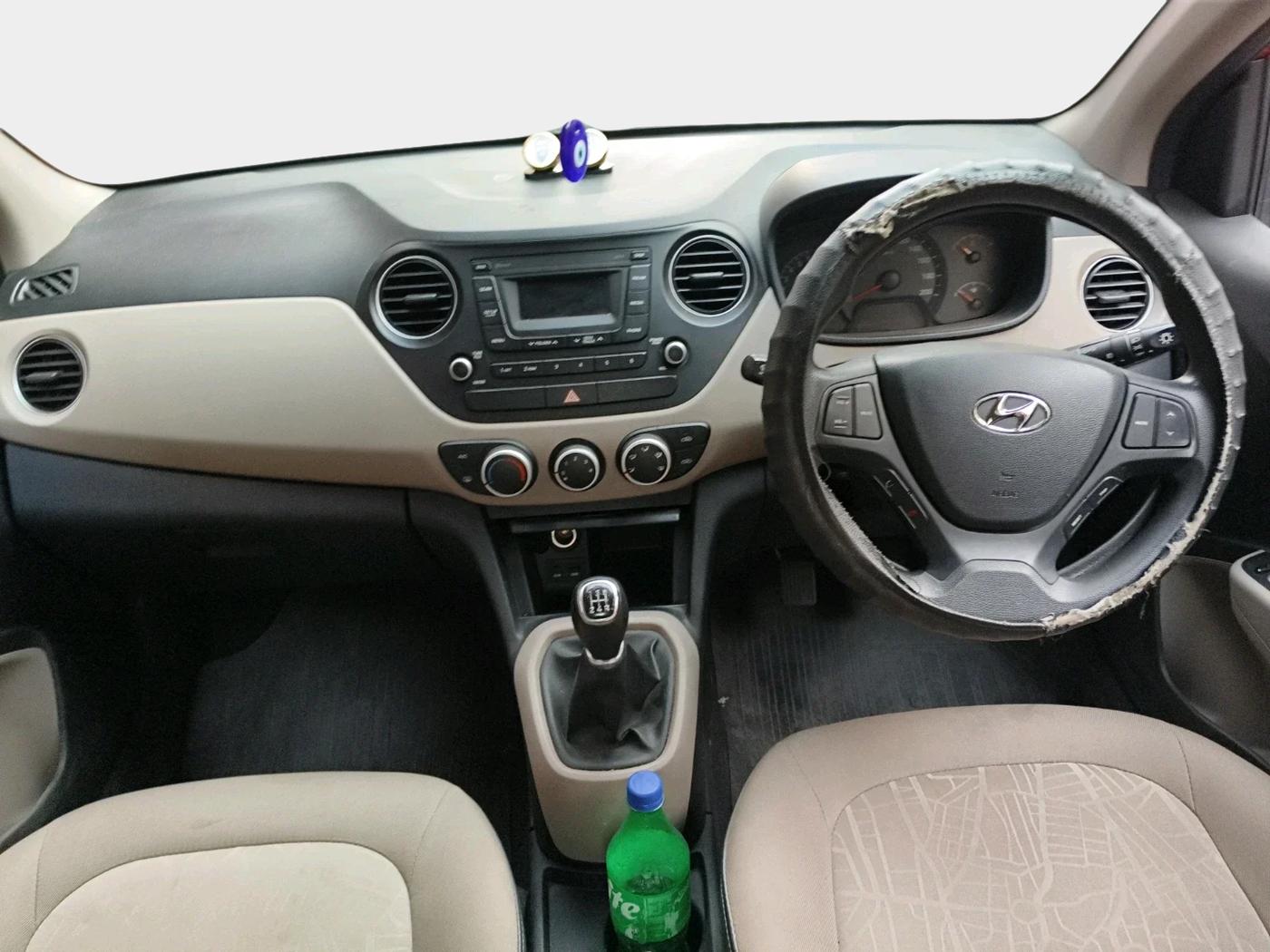 2016 Hyundai Xcent S 1.2, Petrol, Manual, 2,20,000 km, interior