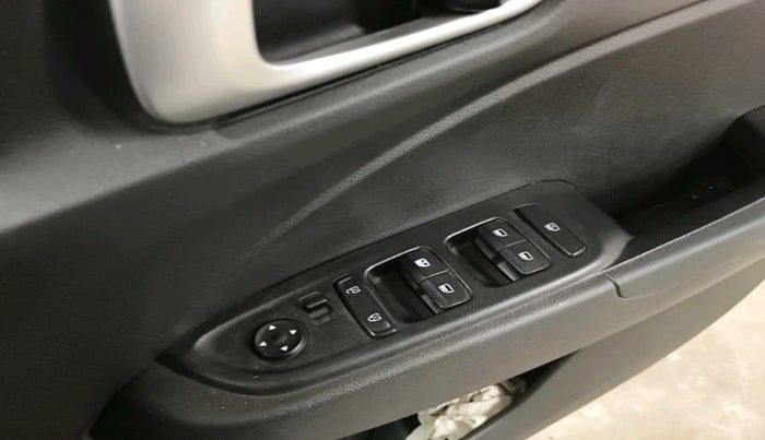 2021 Hyundai VENUE S 1.2, Petrol, Manual, 49,251 km, interior