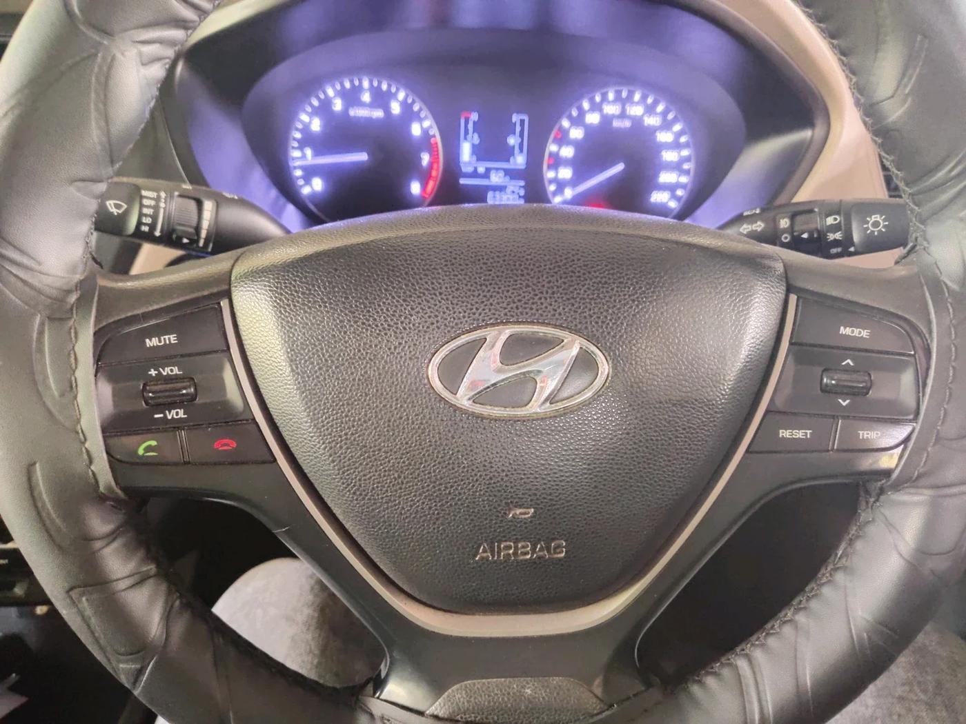 2015 Hyundai Elite i20 SPORTZ 1.2 (O), Petrol, Manual, 63,300 km, interior