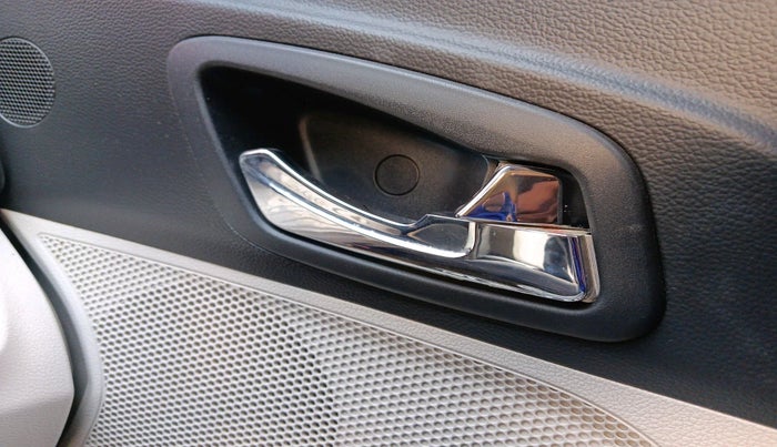 2021 Mahindra XUV300 W8 (O) 1.2 PETROL, Petrol, Manual, 39,666 km, interior