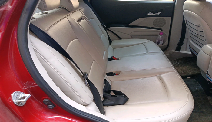 2021 Mahindra XUV300 W8 (O) 1.2 PETROL, Petrol, Manual, 39,666 km, interior