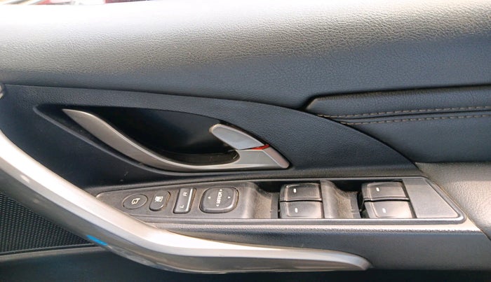 2021 Mahindra XUV500 W11 AT, Diesel, Automatic, 30,717 km, interior