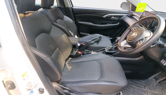 2024 Toyota URBAN CRUISER HYRYDER V HYBRID, Hybrid, Automatic, 21,444 km, interior