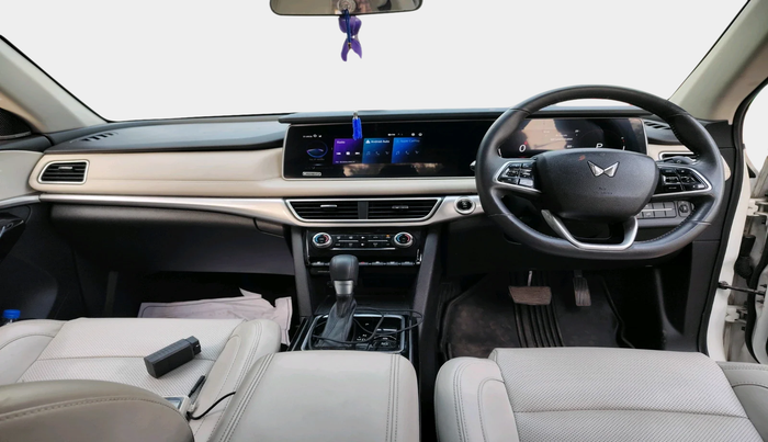 2023 Mahindra XUV700 AX 7 LUXURY D AT 7 STR, Diesel, Automatic, 41,412 km, interior