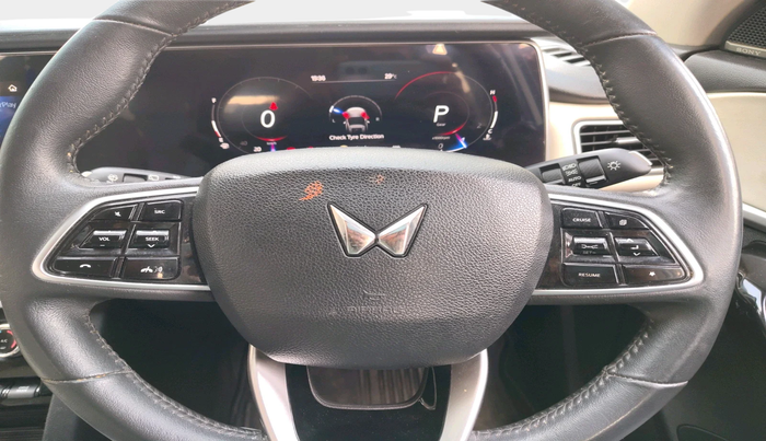 2023 Mahindra XUV700 AX 7 LUXURY D AT 7 STR, Diesel, Automatic, 41,412 km, interior