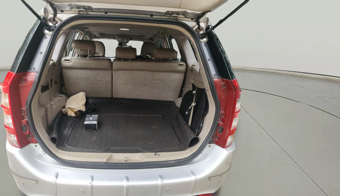 2016 Mahindra XUV500 W10, Diesel, Manual, 1,24,117 km, exterior