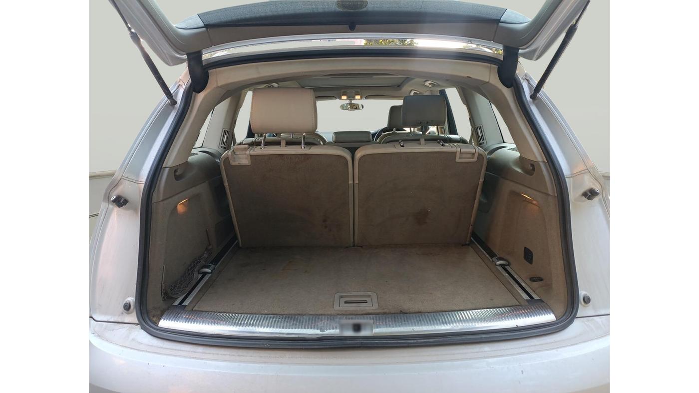 2011 Audi Q7 3.0 TDI QUATTRO, Diesel, Automatic, 1,56,402 km, exterior