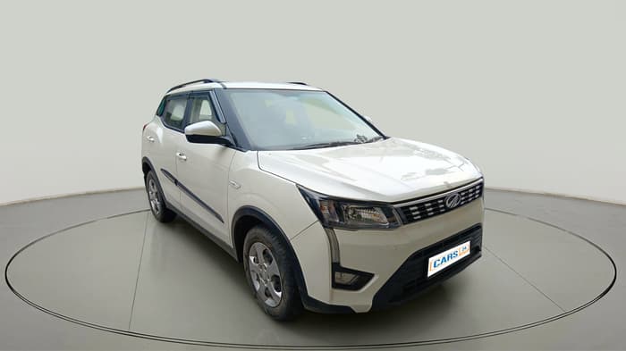 2022 Mahindra XUV300 W6 1.2 PETROL, Petrol, Manual, 16,846 km, exterior