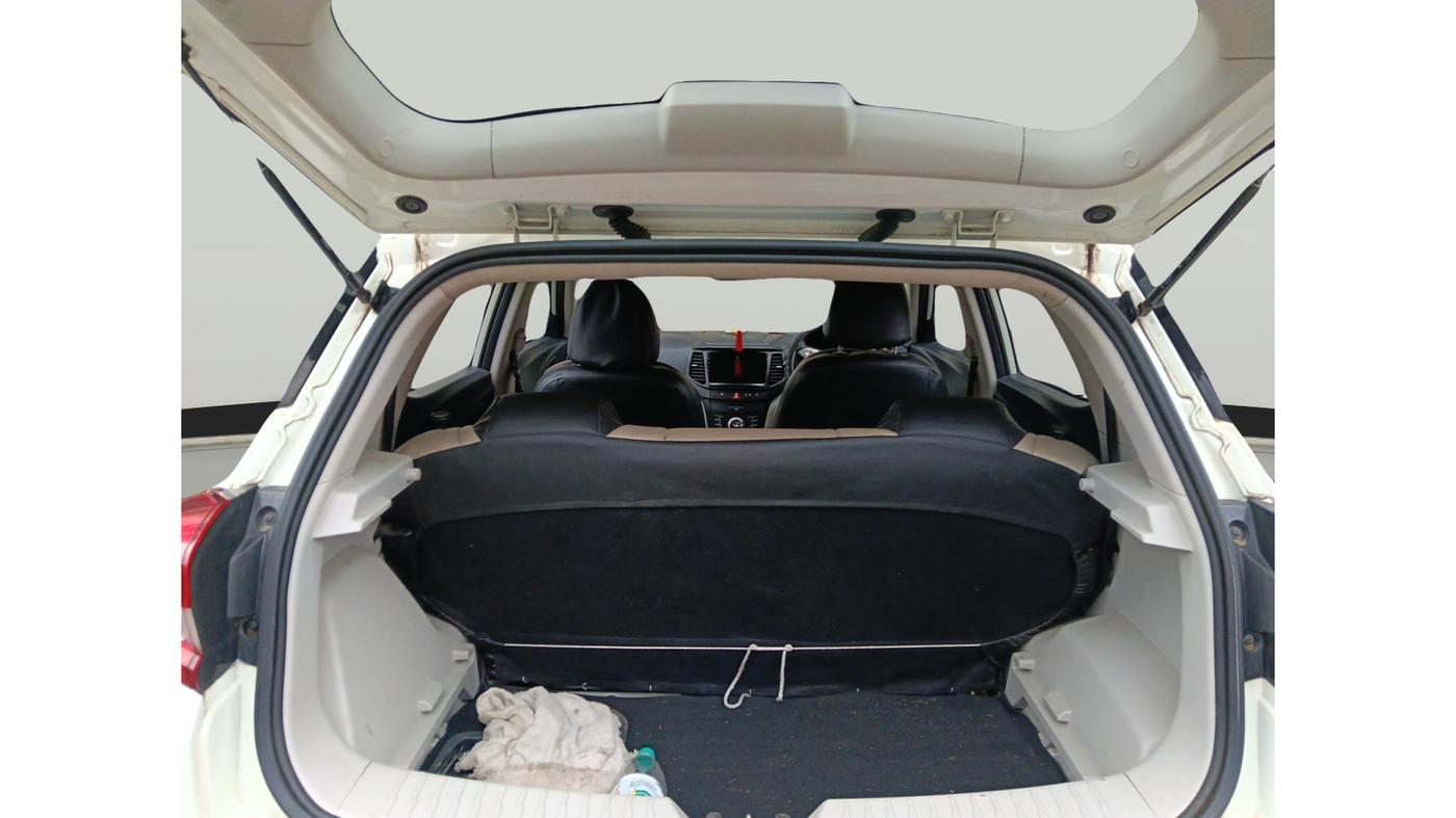 2022 Mahindra XUV300 W6 1.2 PETROL, Petrol, Manual, 16,846 km, exterior