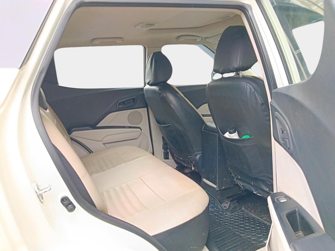 2022 Mahindra XUV300 W6 1.2 PETROL, Petrol, Manual, 16,846 km, interior