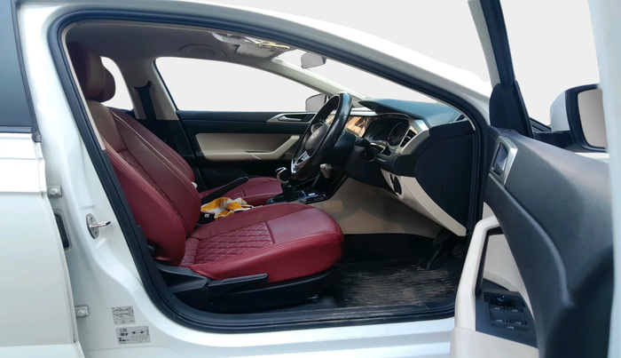 2022 Volkswagen VIRTUS HIGHLINE TSI 1.0 MT, Petrol, Manual, 14,011 km, interior