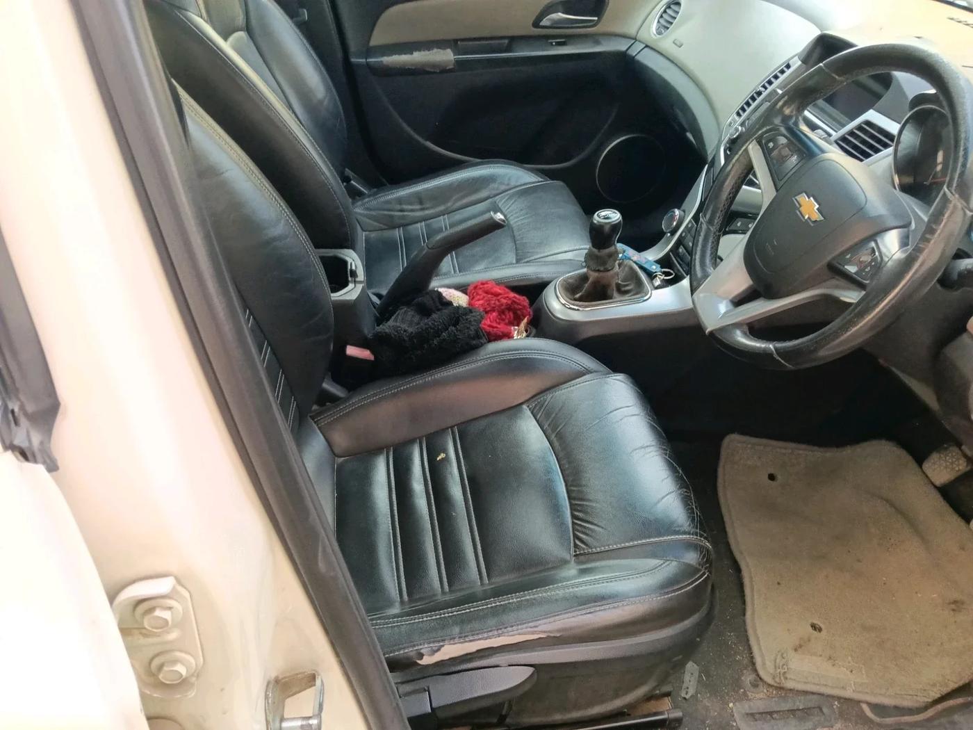 2011 Chevrolet Cruze LTZ, Diesel, Manual, 2 km, interior