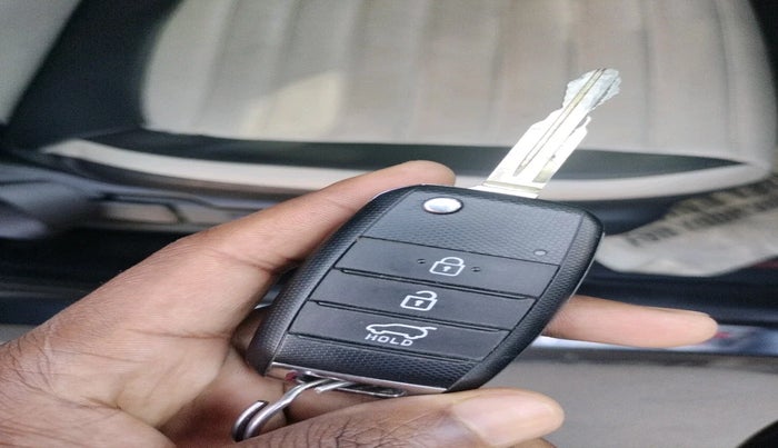 2021 KIA SONET HTK PLUS 1.2, Petrol, Manual, 36,579 km, interior