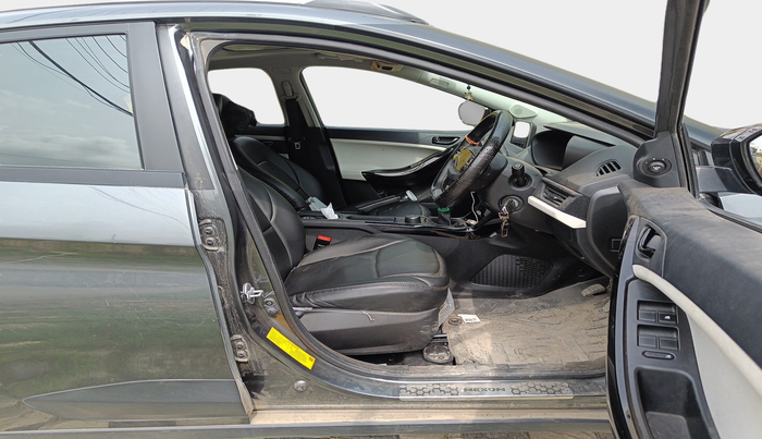2024 Tata NEXON PURE SUNROOF 1.2 PETROL, Petrol, Manual, 13,981 km, interior