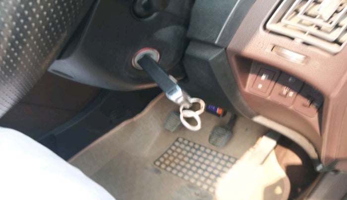 2013 Mahindra XUV500 W8, Diesel, Manual, 1,18,115 km, interior