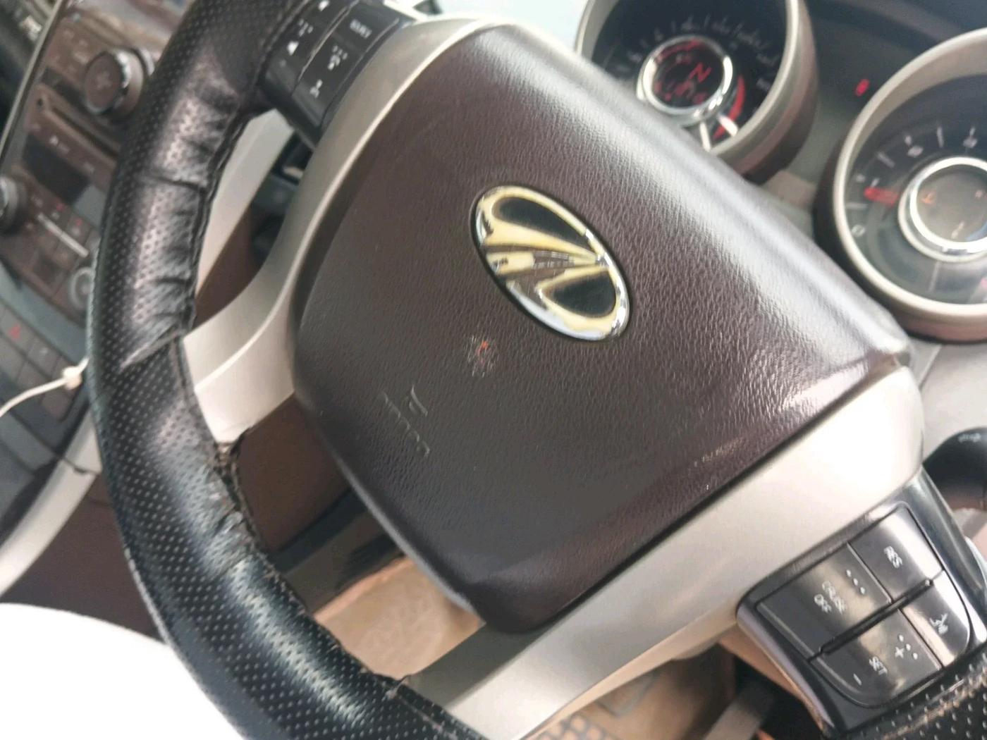 2013 Mahindra XUV500 W8, Diesel, Manual, 1,18,115 km, interior