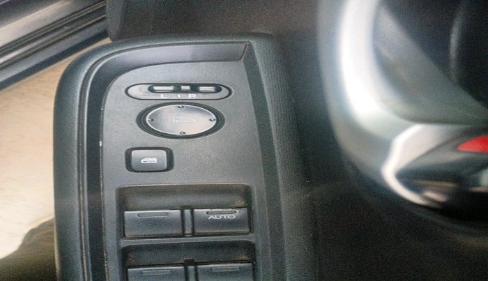 2016 Honda BR-V 1.5L I-VTEC S, Petrol, Manual, 1,08,901 km, interior