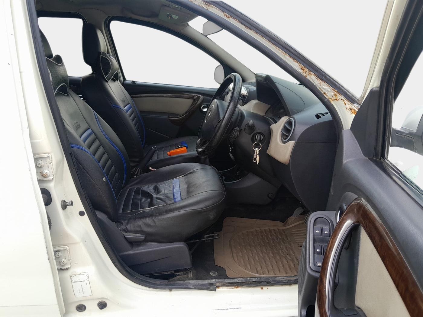 2013 Renault Duster 110 PS RXZ DIESEL, Diesel, Manual, 1,25,012 km, interior