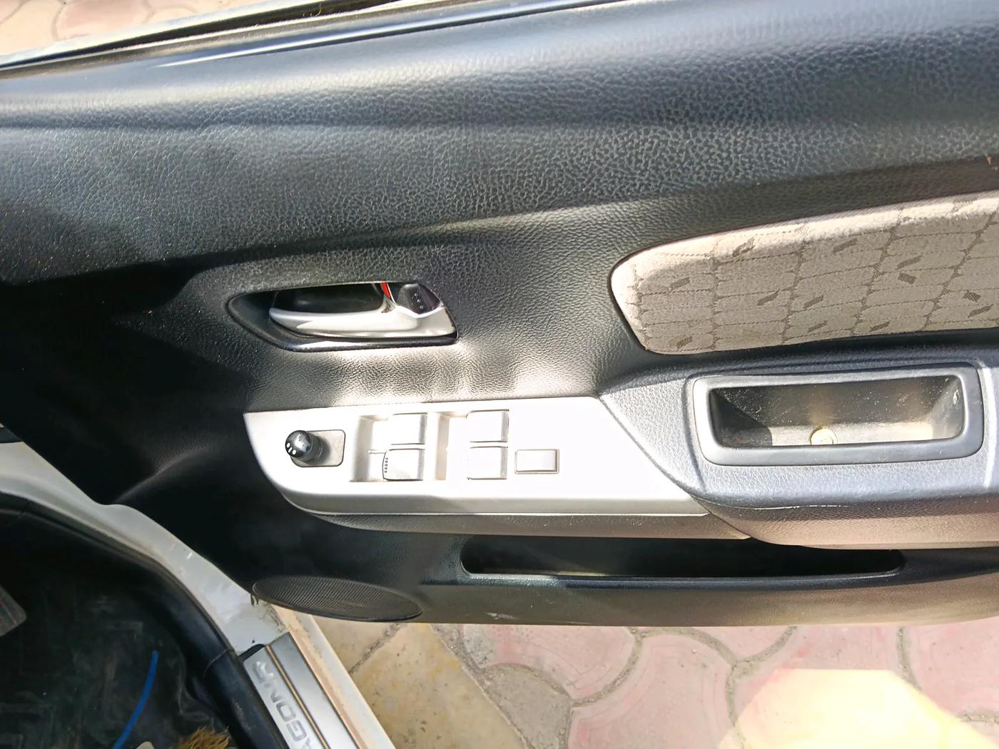 2013 Maruti Wagon R 1.0 VXI, Petrol, Manual, 2 km, interior
