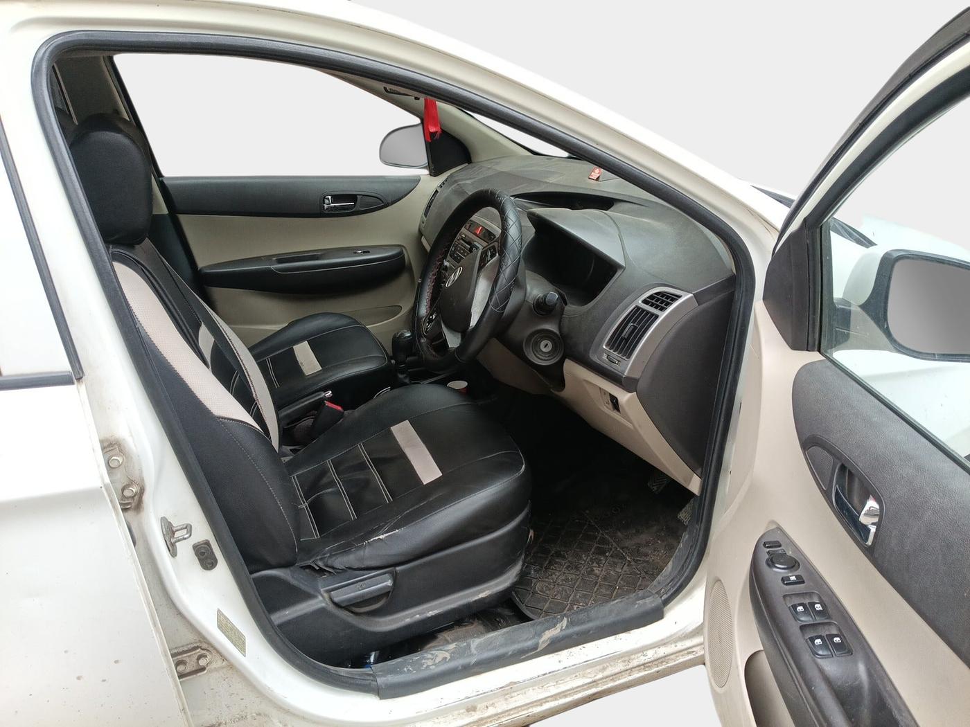 2012 Hyundai i20 SPORTZ 1.4 CRDI, Diesel, Manual, 1,68,820 km, interior