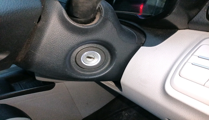 2023 Mahindra XUV300 W6 1.2 PETROL AMT, Petrol, Automatic, 28,960 km, interior