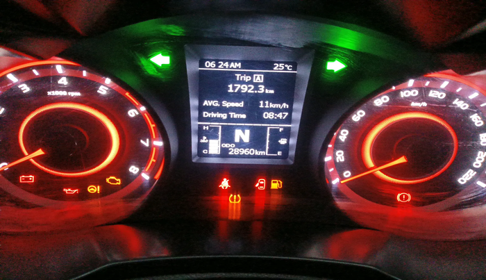 2023 Mahindra XUV300 W6 1.2 PETROL AMT, Petrol, Automatic, 28,960 km, interior